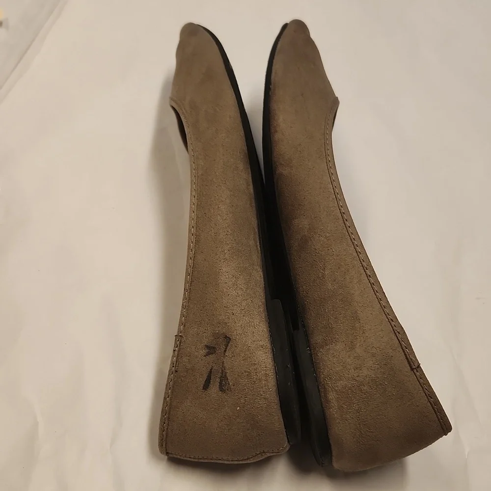 Time and Tru Shoes Womens Size 8 flats light brown Pointe Toe